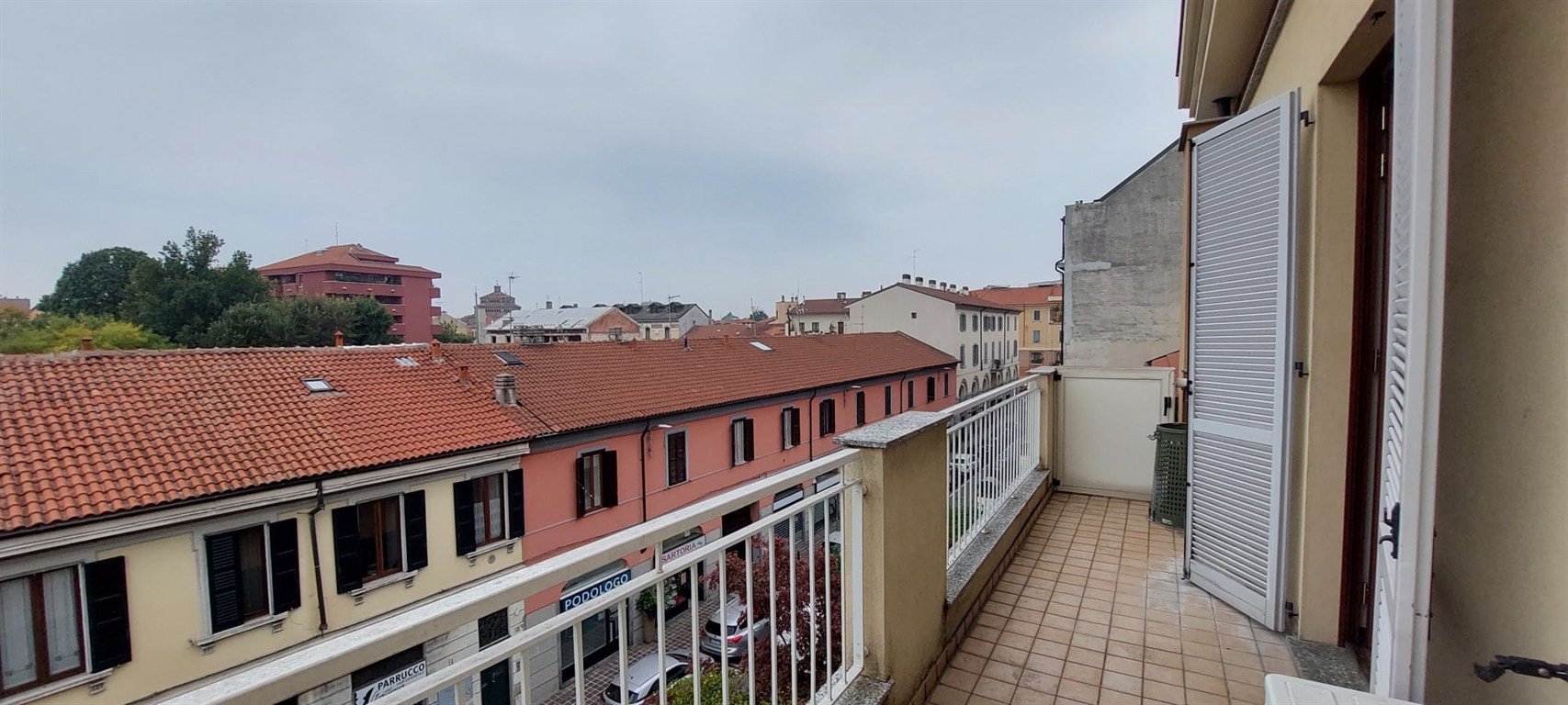 MONZA - ad.ze centro - ottimo bilocale arredato e con box