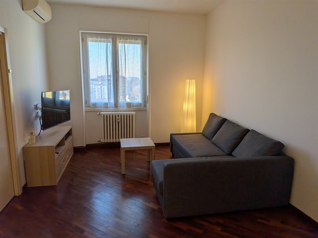 MILANO Cenisio - panoramico trilocale arredato a nuovo