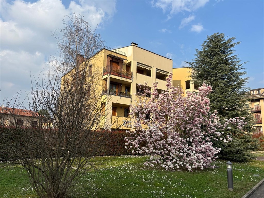 Biassono - Attico di pregio al 4° piano con terrazzo panoramico di 70 m²