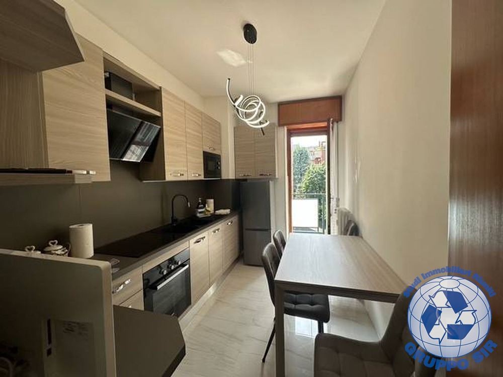 trilocale ristrutturato, arredato.